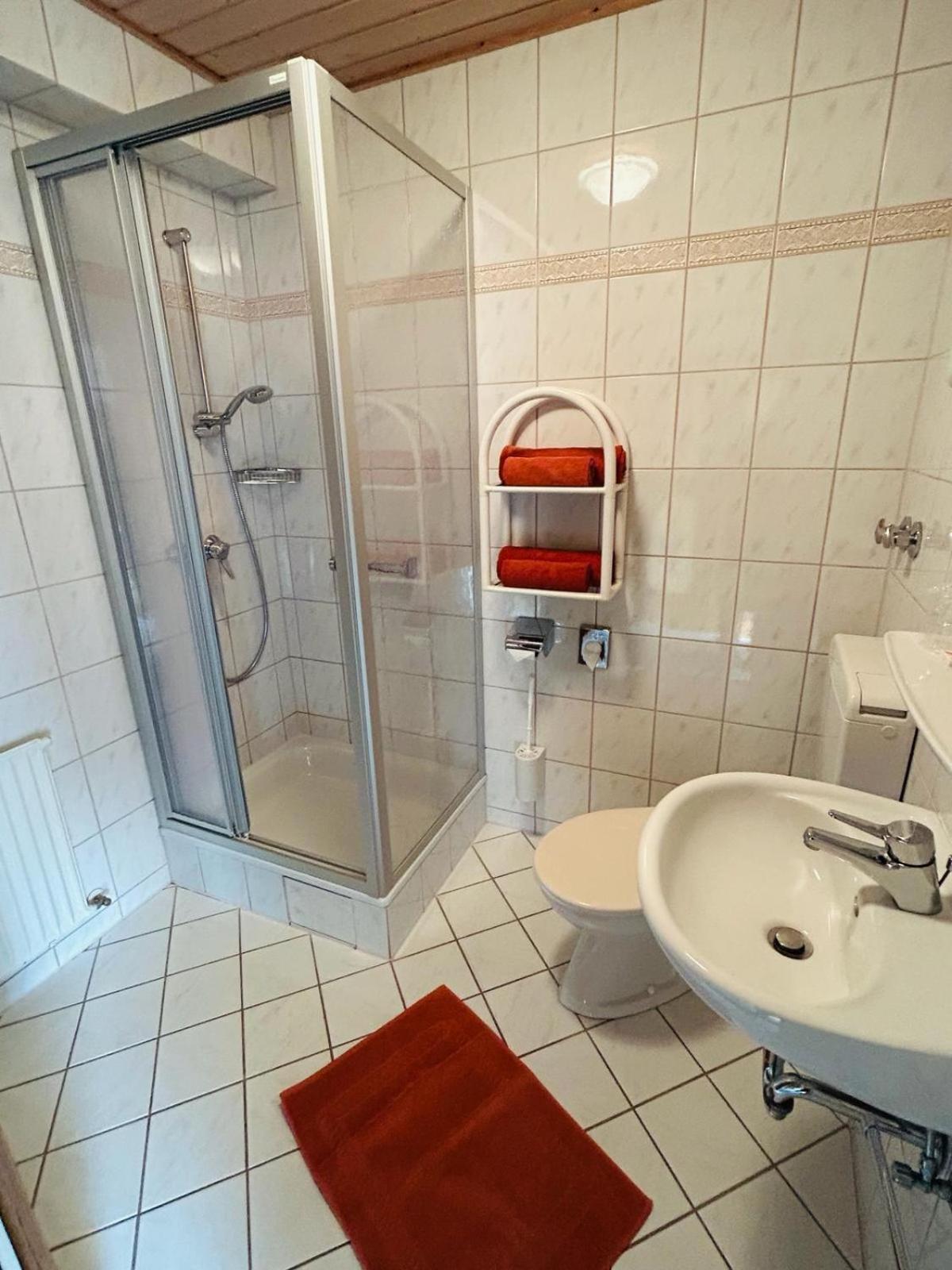 Doppelzimmer mit Seeblick und Balkon